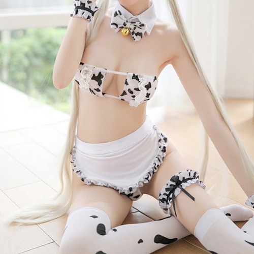 可愛いフォルムの牛柄ガール画像3