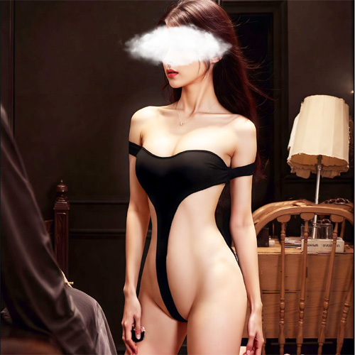 魅惑のオフショルダー